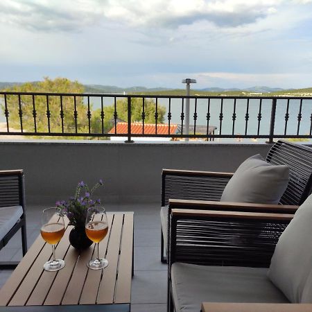 Apartmani Sara 2 Betina  Eksteriør billede