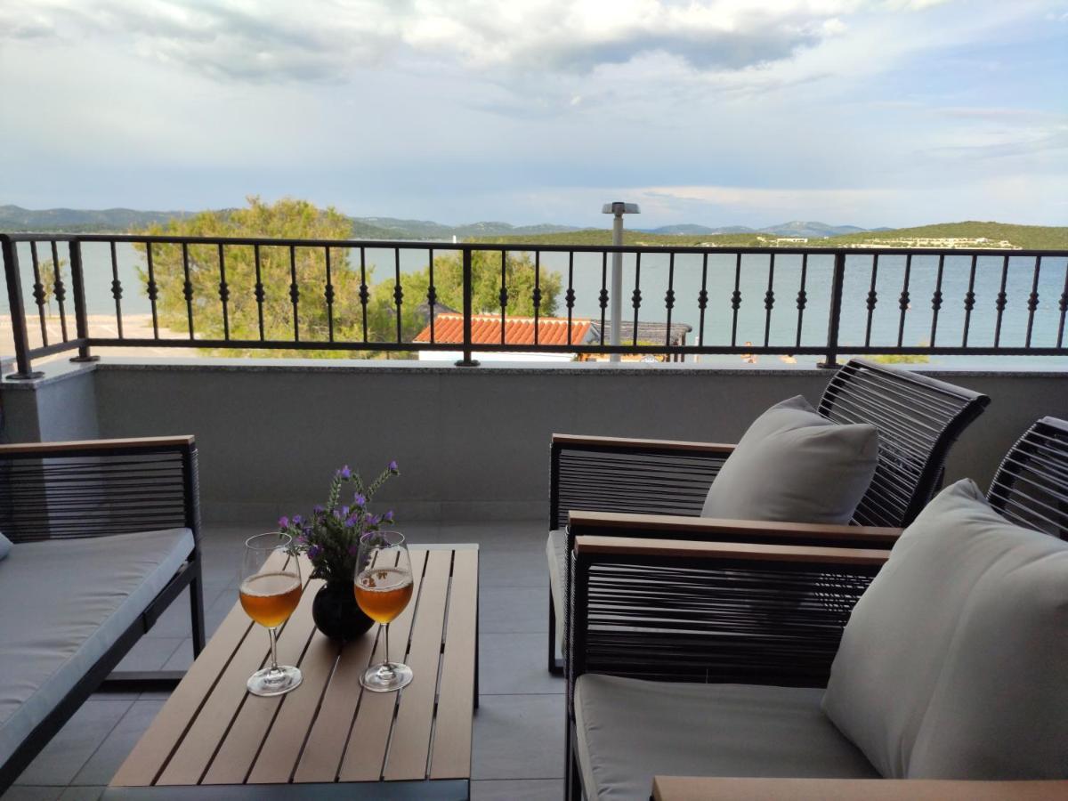 Apartmani Sara 2 Betina  Eksteriør billede