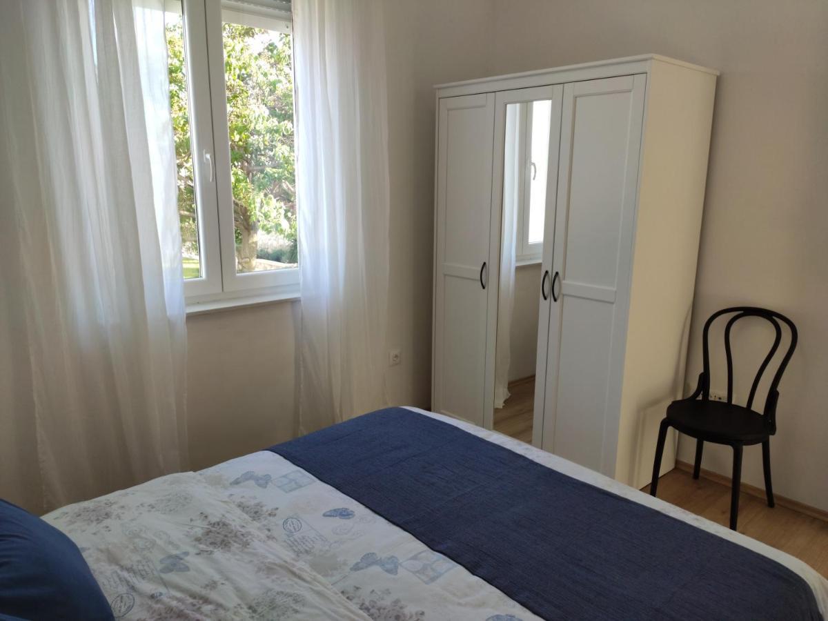 Apartmani Sara 2 Betina  Eksteriør billede