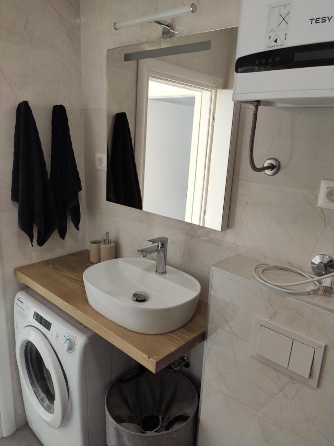 Apartmani Sara 2 Betina  Eksteriør billede