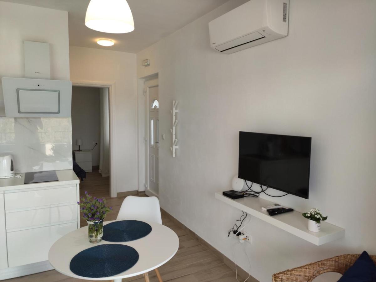 Apartmani Sara 2 Betina  Eksteriør billede