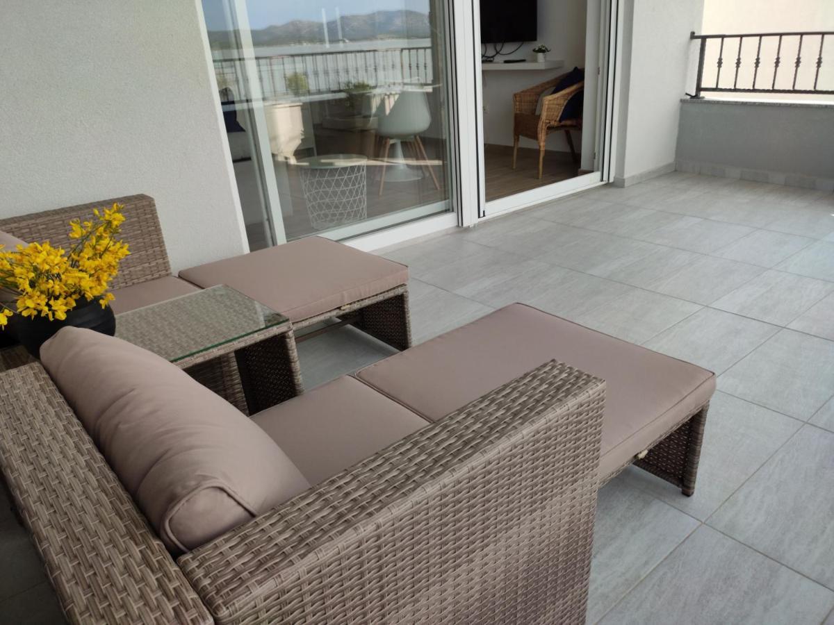 Apartmani Sara 2 Betina  Eksteriør billede